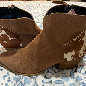 Dingo women’s boots, Size 9, Brown half cow print